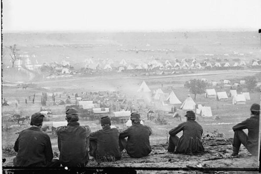 civil war sokdiers sitting on the floor